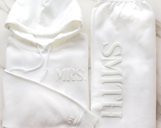 Mrs & Mr Personalized Puff Set